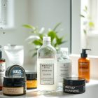 Produkty do stylizacji włosów – jak skutecznie i delikatnie zmywać pomady i woski bez uszkodzeń skóry głowy