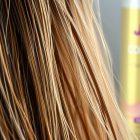 Włosy matowe po odżywce: przyczyny utraty blasku i skuteczne metody poprawy wyglądu