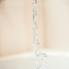 Mycie włosów: jak dostosować częstotliwość i wybrać szampon, by nie podrażniać skóry głowy i zachować równowagę naturalną